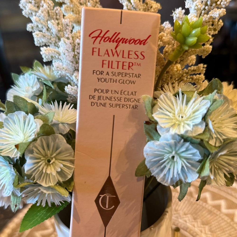 6.5 Deep Charlotte Tilbury Flawless Filter - Radiant Glow foundation